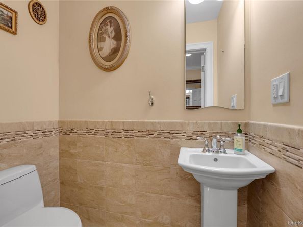 10 Field Avenue, Hicksville NY 11801