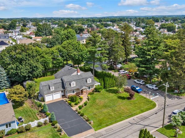 10 Field Avenue, Hicksville NY 11801