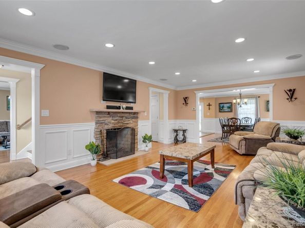 10 Field Avenue, Hicksville NY 11801