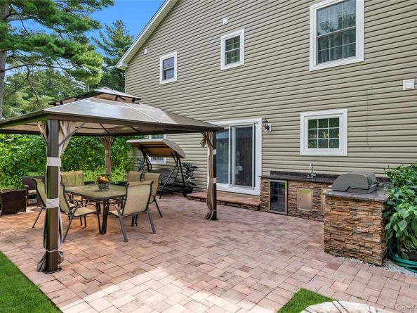 10 Field Avenue, Hicksville NY 11801