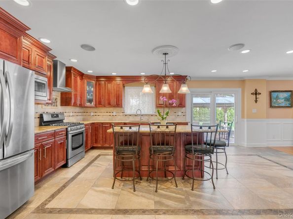 10 Field Avenue, Hicksville NY 11801