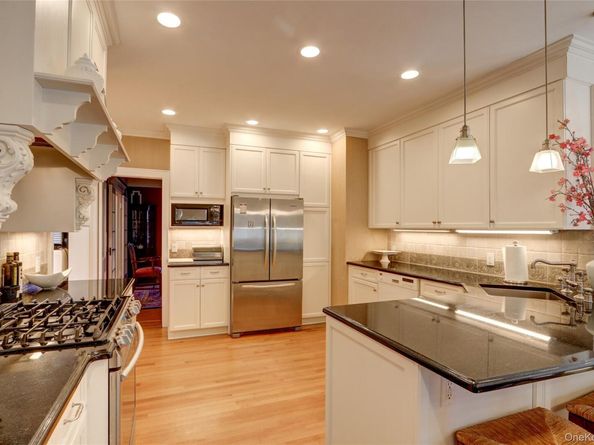 169 Hempstead Avenue, Rockville Centre NY 11570