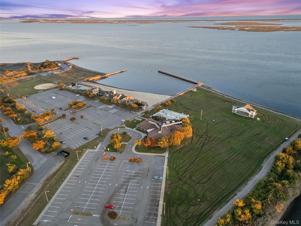 15 Hayes Road, Amity Harbor NY 11701