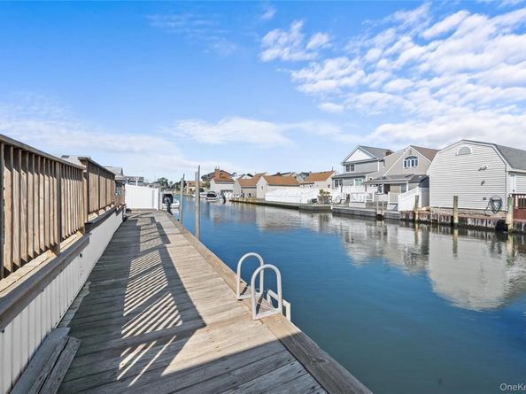 15 Hayes Road, Amity Harbor NY 11701