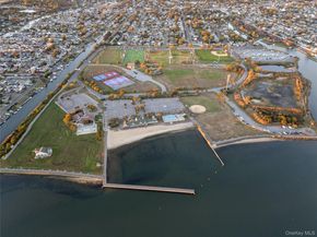 15 Hayes Road, Amity Harbor NY 11701