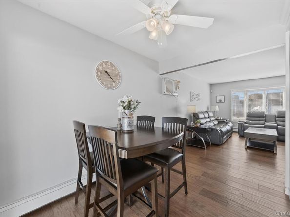 15 Hayes Road, Amity Harbor NY 11701