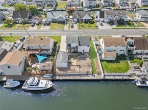 15 Hayes Road, Amity Harbor NY 11701