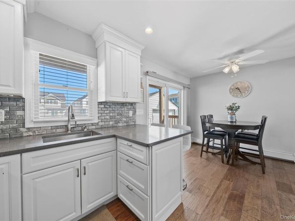 15 Hayes Road, Amity Harbor NY 11701