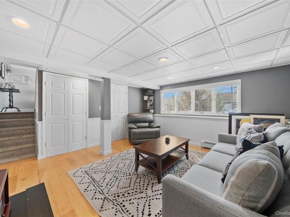 15 Hayes Road, Amity Harbor NY 11701