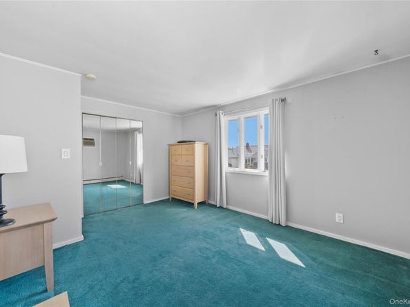 15 Hayes Road, Amity Harbor NY 11701
