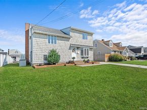 15 Hayes Road, Amity Harbor NY 11701