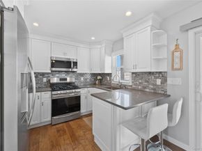 15 Hayes Road, Amity Harbor NY 11701