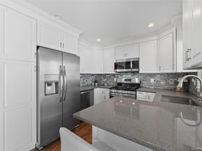 15 Hayes Road, Amity Harbor NY 11701