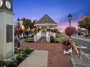 15 Hayes Road, Amity Harbor NY 11701