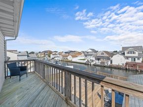 15 Hayes Road, Amity Harbor NY 11701