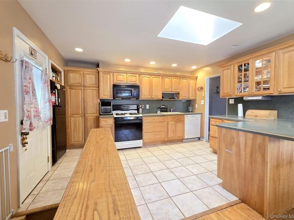 12 Choate Avenue, Selden NY 11784