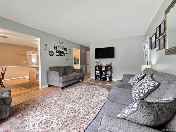 12 Choate Avenue, Selden NY 11784