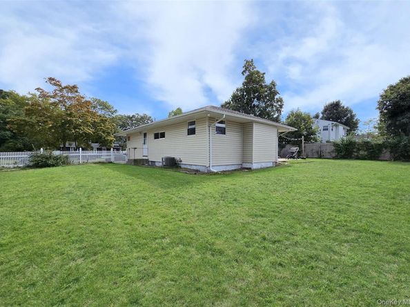 12 Choate Avenue, Selden NY 11784