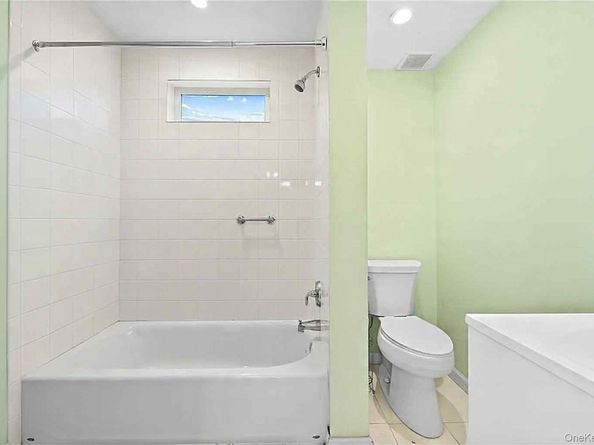 116 Frank Ct Court, Brooklyn NY 11229