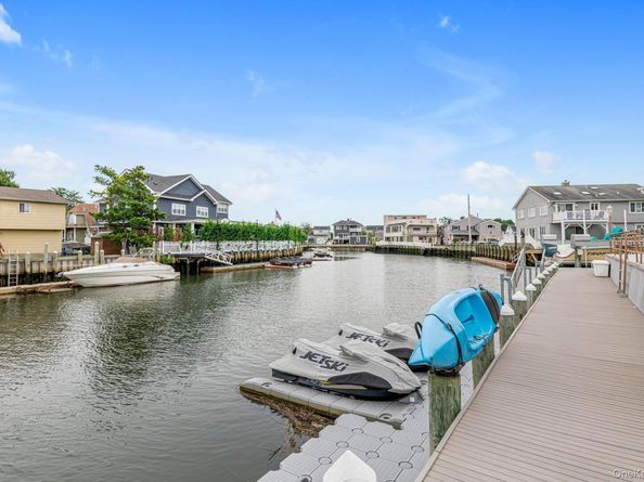 1130 Hayes Place, Baldwin Harbor NY 11510
