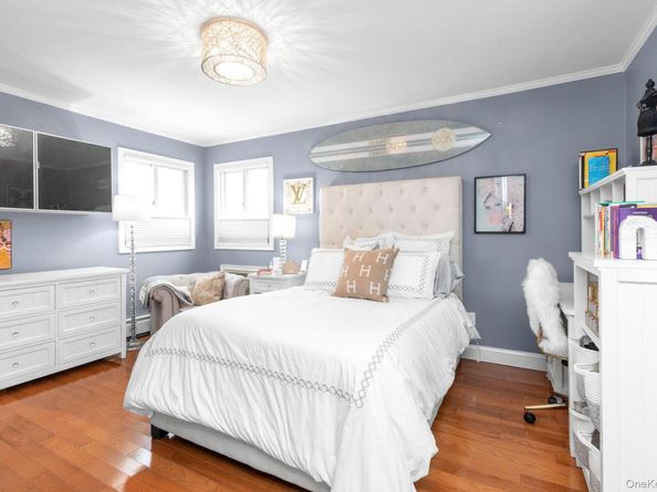 1130 Hayes Place, Baldwin Harbor NY 11510