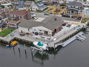 1130 Hayes Place, Baldwin Harbor NY 11510