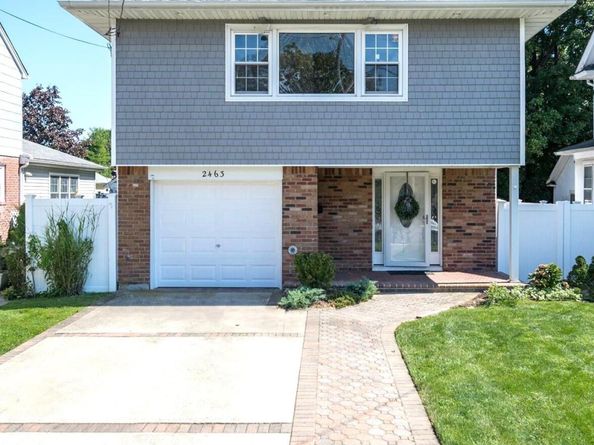 2463 Rockville Centre Parkway, Oceanside NY 11572
