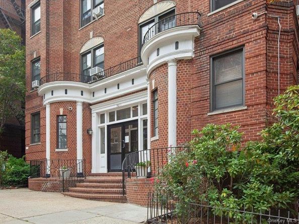 96-11 65 Road 402, Rego Park NY 11374