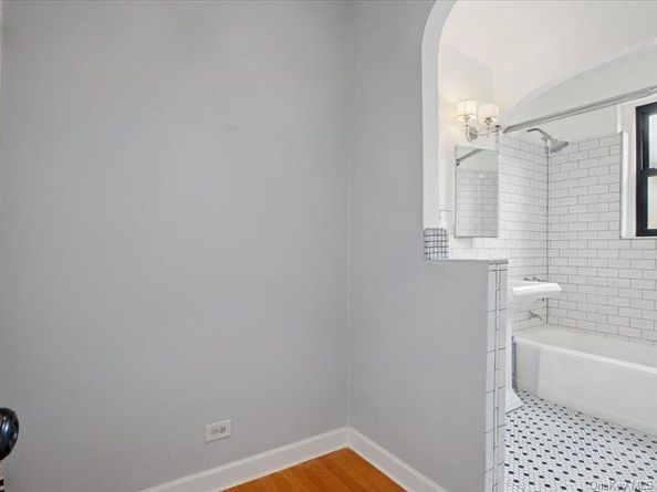 96-11 65 Road 402, Rego Park NY 11374