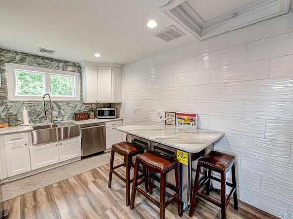 2746 Sound Avenue, Riverhead NY 11901