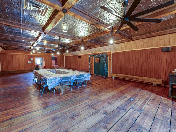 2746 Sound Avenue, Riverhead NY 11901