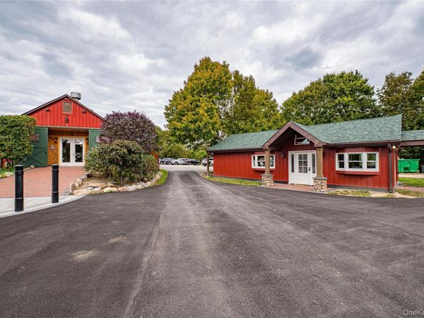 2746 Sound Avenue, Riverhead NY 11901