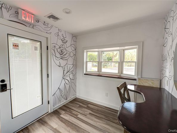 2746 Sound Avenue, Riverhead NY 11901