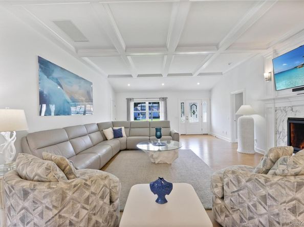 5 Canvasback Lane, East Quogue NY 11942