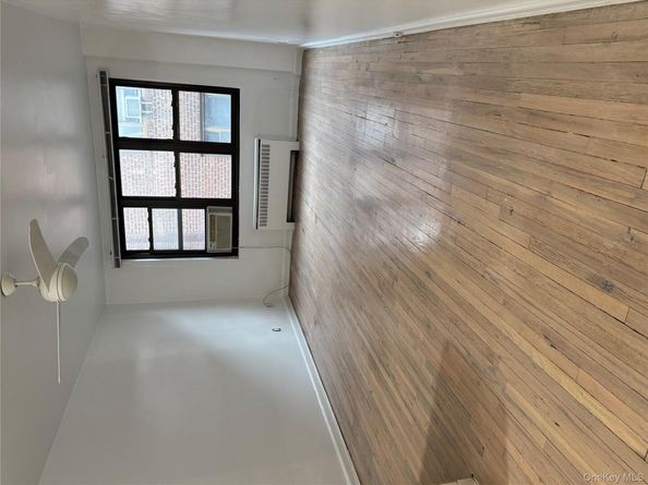 15 Canterbury Road D13, Great Neck NY 11021
