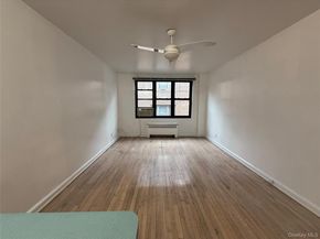 15 Canterbury Road D13, Great Neck NY 11021