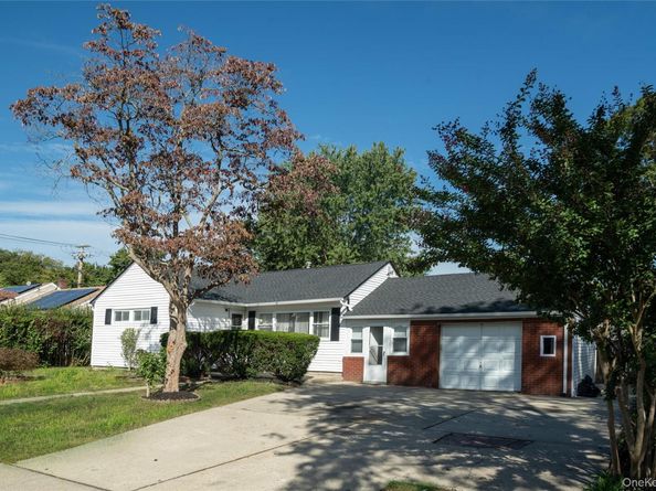 3 Poplar Street, Central Islip NY 11722