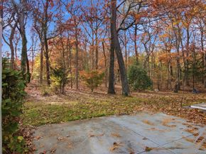 345 Colonial Circle, Manorville NY 11949