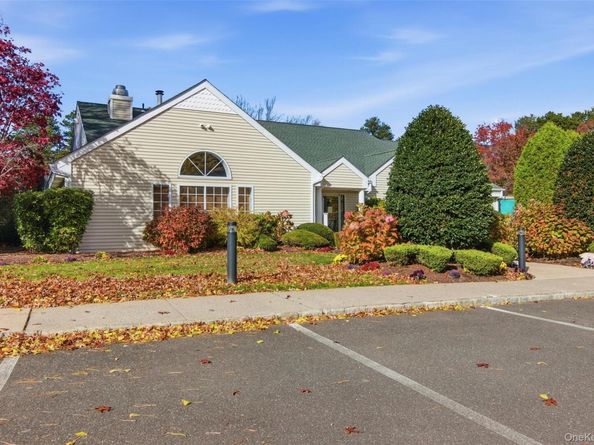 345 Colonial Circle, Manorville NY 11949