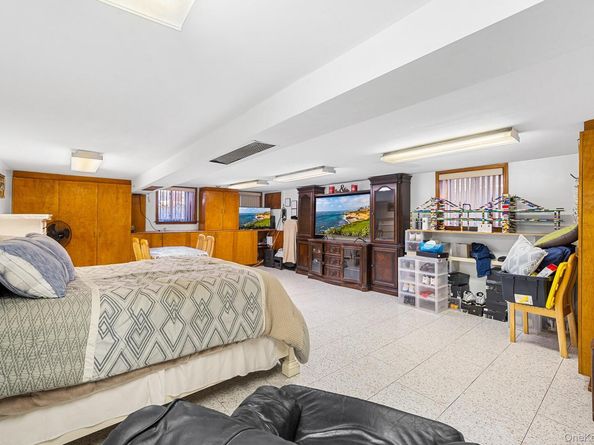 6613 10th Avenue, Brooklyn NY 11219