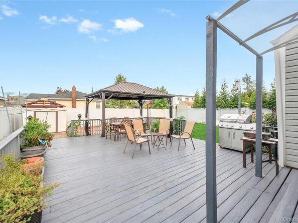 154 8th Street, Bethpage NY 11714