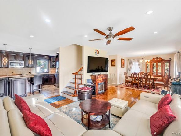 154 8th Street, Bethpage NY 11714