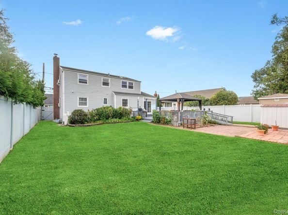 154 8th Street, Bethpage NY 11714