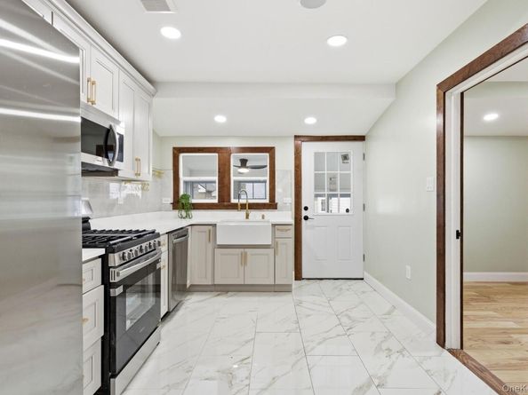 10411 205th Street, Saint Albans NY 11412