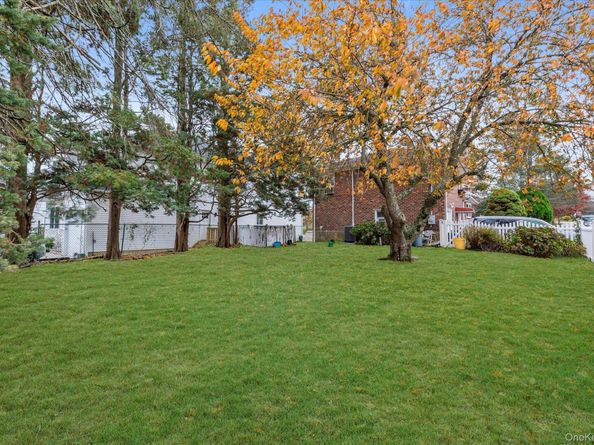 26 Humphrey Drive, Syosset NY 11791