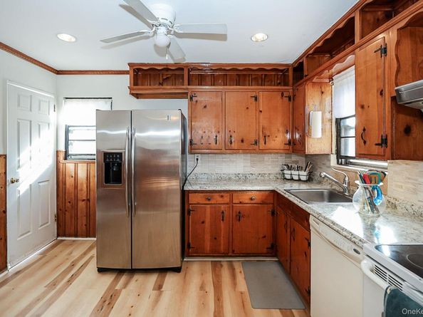 828 E. Meadow Avenue, East Meadow NY 11554