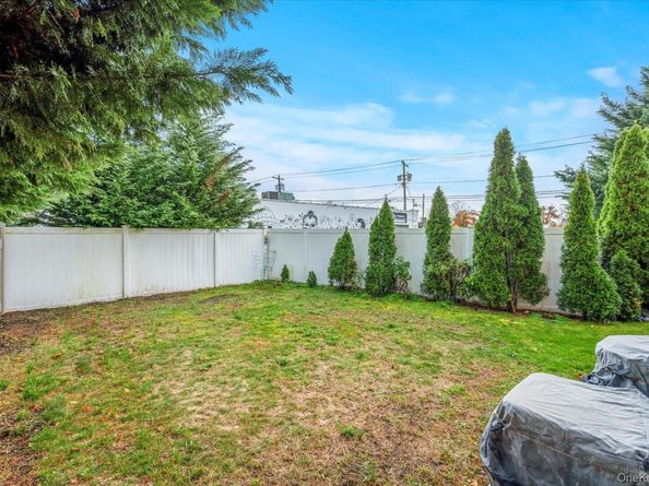 2261 Willow Street, Wantagh NY 11793