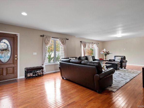 2261 Willow Street, Wantagh NY 11793