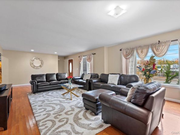 2261 Willow Street, Wantagh NY 11793