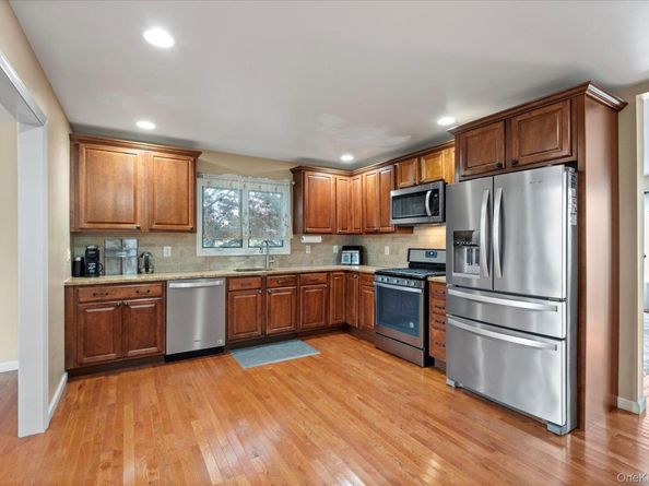 2261 Willow Street, Wantagh NY 11793